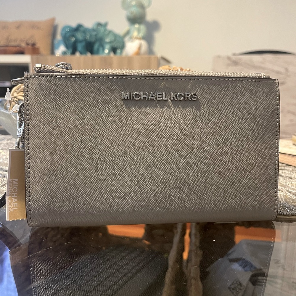 Michael Kors- Jet Set Travel wallet
